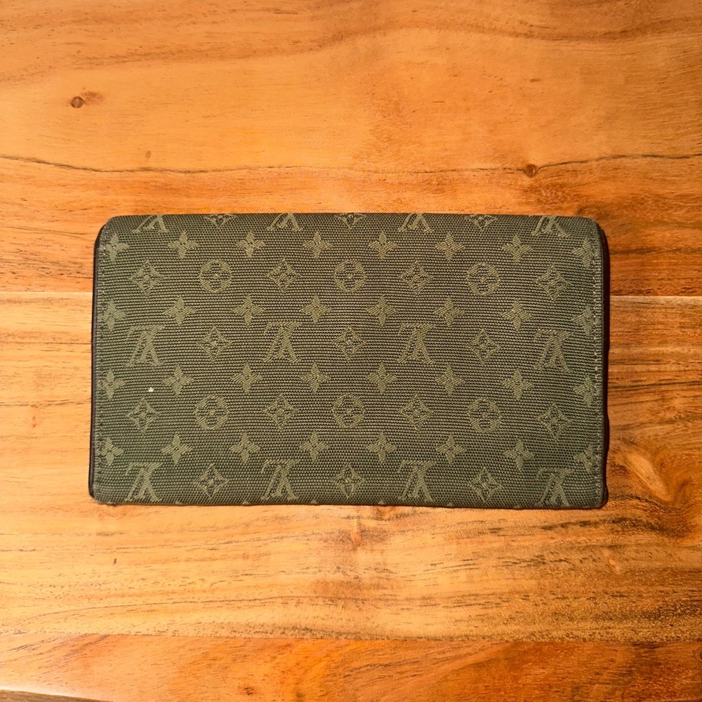 Louis Vuitton Mini Lin Army Green Long International Wallet - Picture 2 of 6